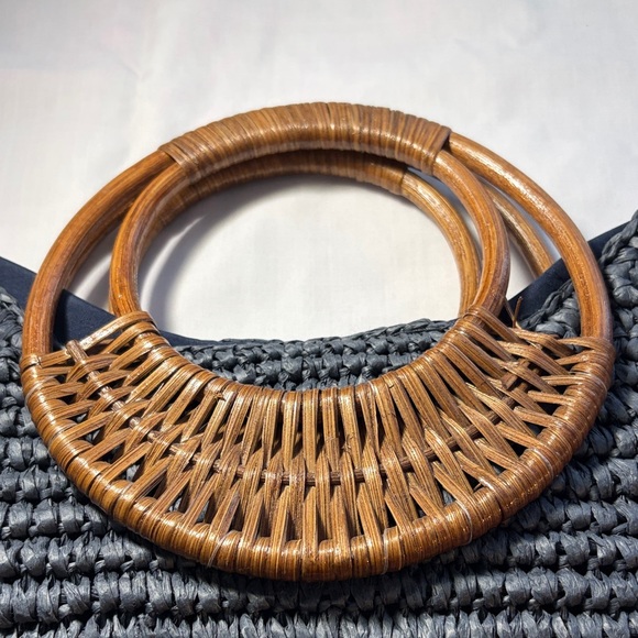 Elegant Blue Woven Handbag with Wooden Handles. Handles are gorgeous. - Picture 6 of 7
